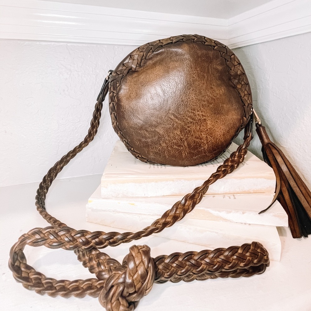 Round and round western bag